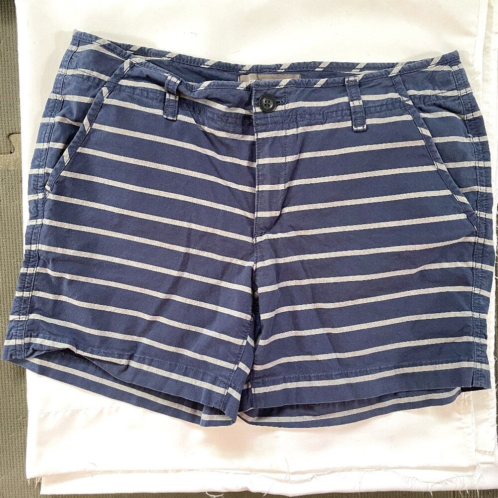 Eddie Bauer Women's 6 Blue Gray Striped Chino Flat Front Cotton Stretch Shorts